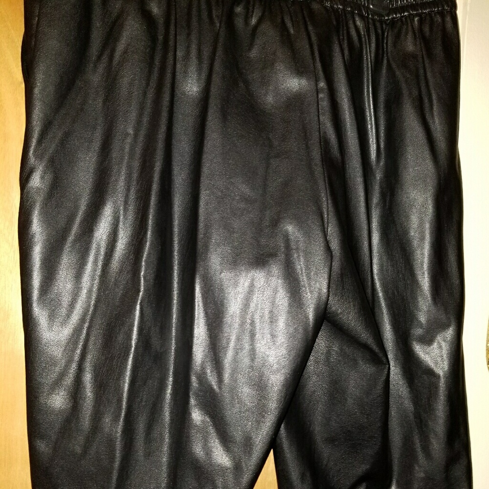 Crop Pants - Picture 4 of 4
